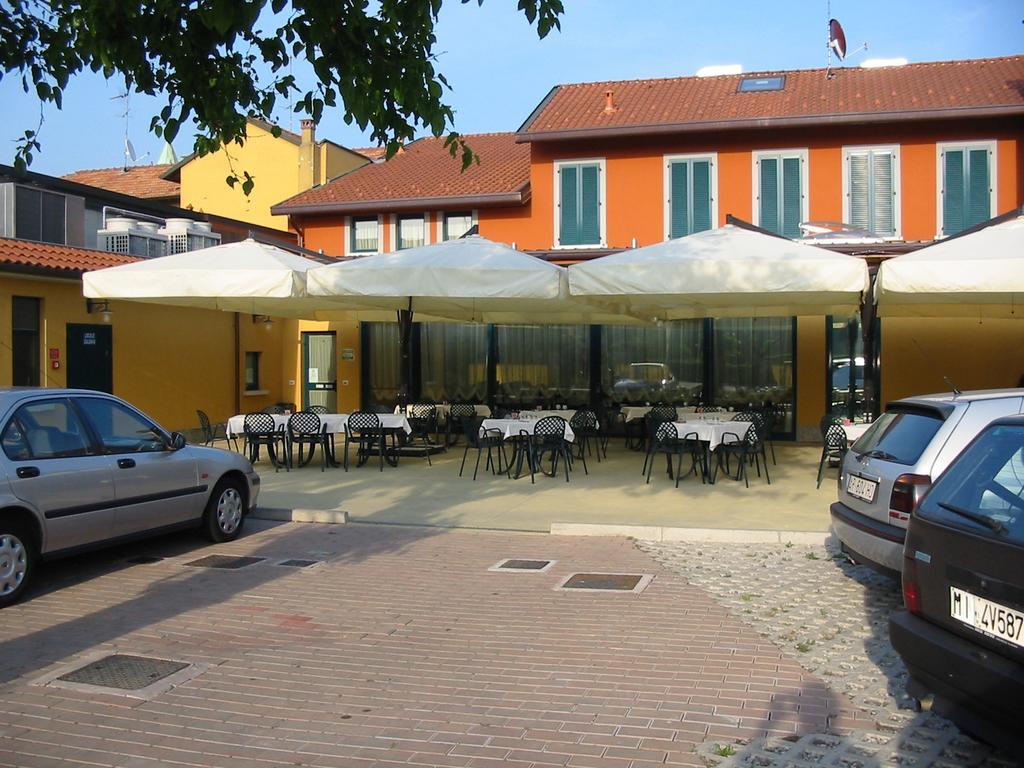 Hotel Ristorante Morus Burago di Molgora Екстериор снимка